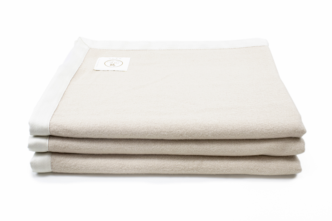 Coperta AIDA Lana e Seta Beige / King Size 270x230 - Coperte - CO.BI Cashmere 340 € CoBi