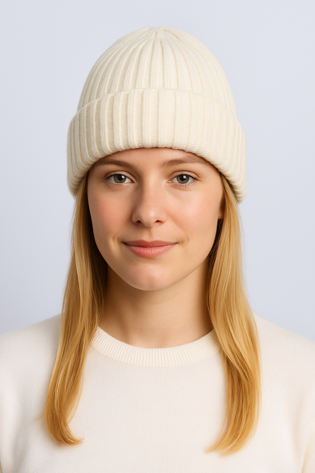 Cuffia di cashmere bianco a coste