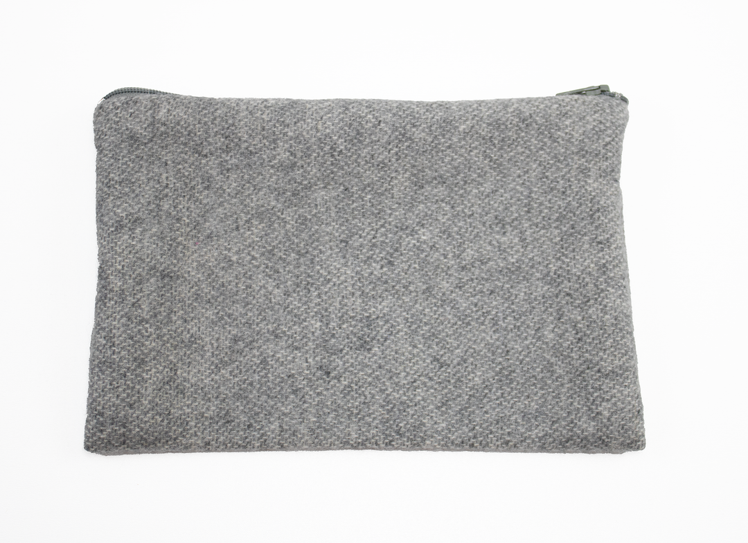 Pochette - Astuccio in Puro Cashmere colore grigio Grigio Medio / 20x13 - astuccio - feltro con cerniera chiusura 39 €