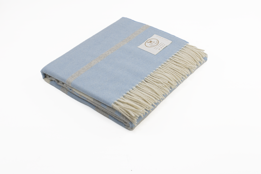 Plaid SATURNO Puro Cashmere Azzurro/Greggio - Grigio/Greggio - CO.BI piegato luce blu lancio coperta 445 € CoBi