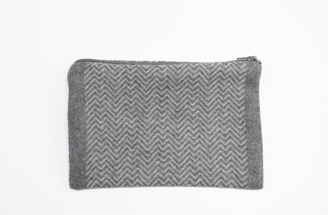 Pochette - Astuccio Extralarge in Puro Cashmere disegno Chevron Grigio / 30x20 - astuccio - 49 € CoBi