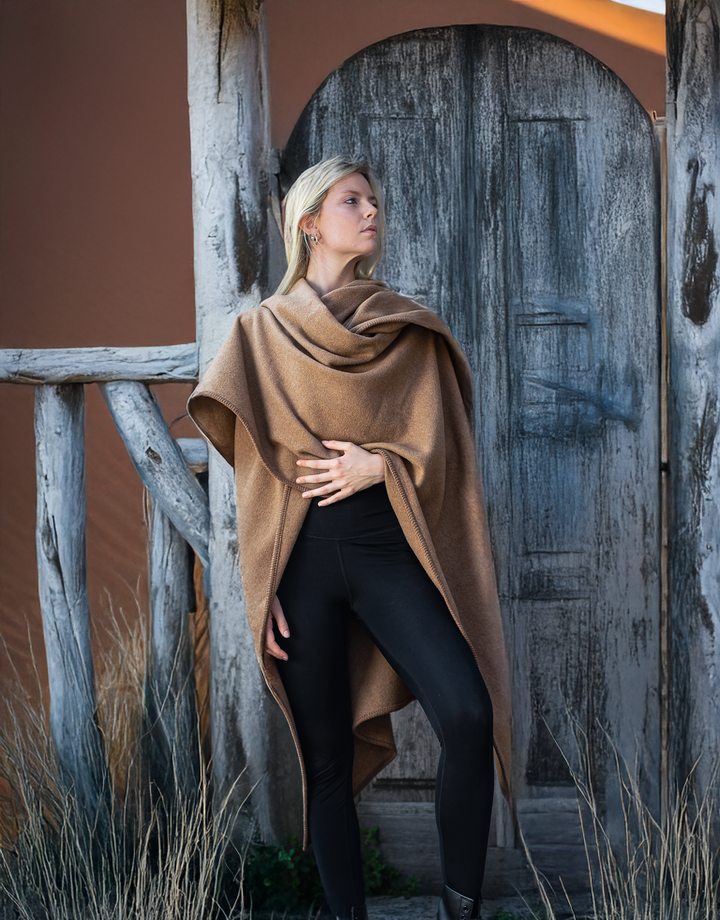 Mantella SAHARA Cammello e Lana / 160x140 - Poncho - CO.BI Cashmere donna alla moda color cammello involucro nero 219 €