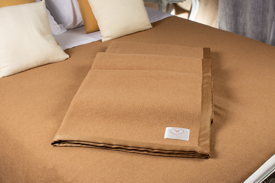 Coperta HENRY Puro Cammello / King Size 270x230 - Coperte - CO.BI Cashmere piegato marrone lana coperta scuro 560 € CoBi