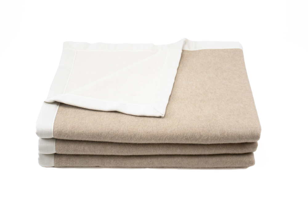 Coperta MUCRONE Pura Lana Tortora/Greggio / King Size 270x230 - Coperte Rosa - CO.BI Cashmere piegato beige bianco