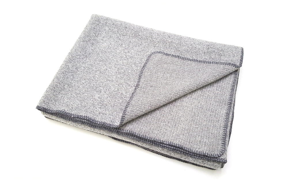 Coperta SONIA Cashmere e Lana Grigio chiaro / King Size 270x230 - Coperte Beige - CO.BI piegato luce grigio lana