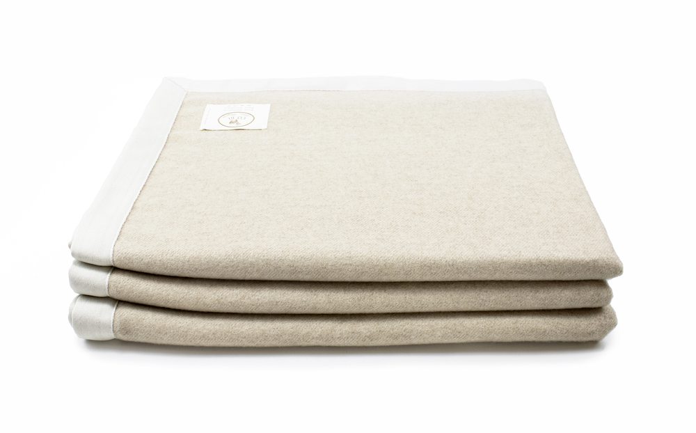 Coperta XANDRA Puro Cashmere Tortora / King Size 270x230 - Coperte Marrone Chiaro - CO.BI pila ordinatamente piegato