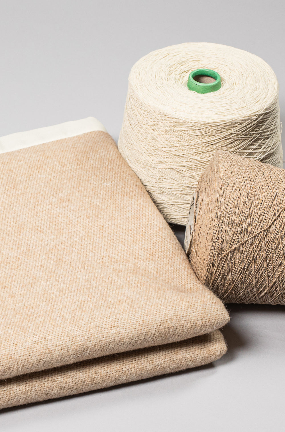 Coperta ALPINA Lana e Cammello - Coperte Beige - CO.BI Cashmere naturale fibra tessile filato sfumature CoBi