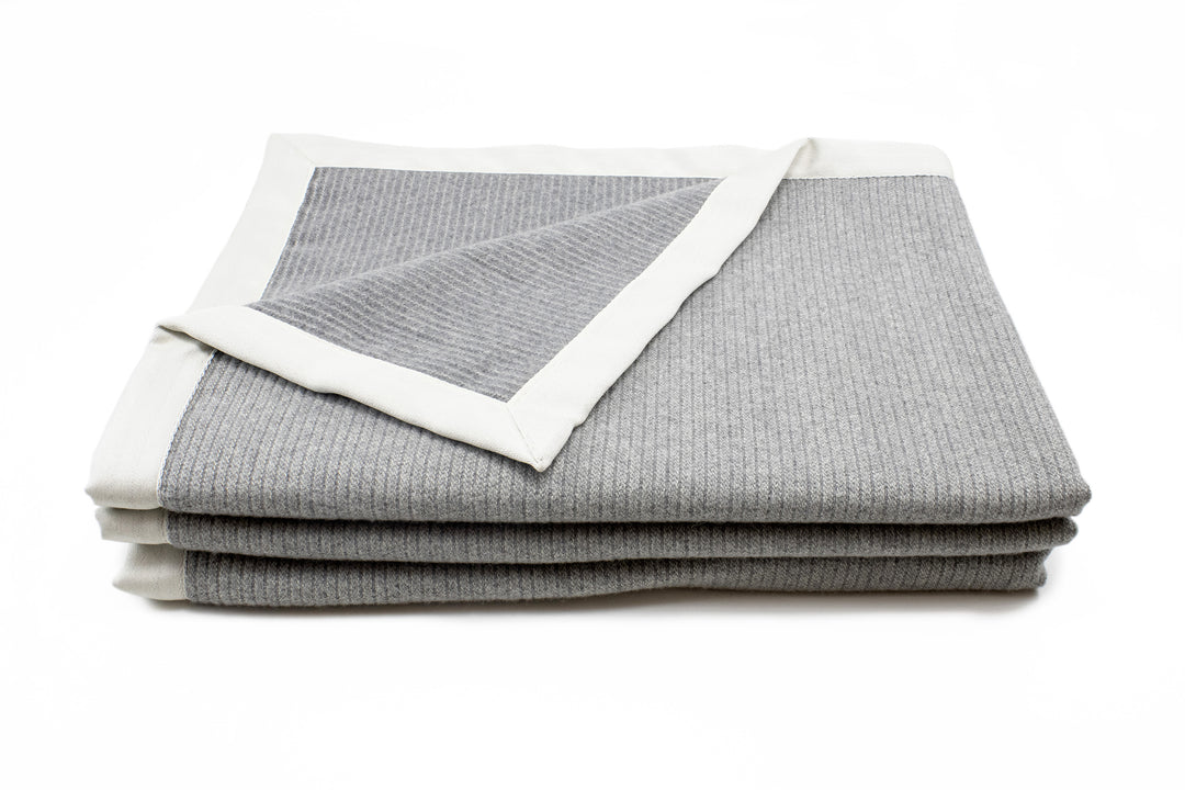 coperta matrimoniale grigia