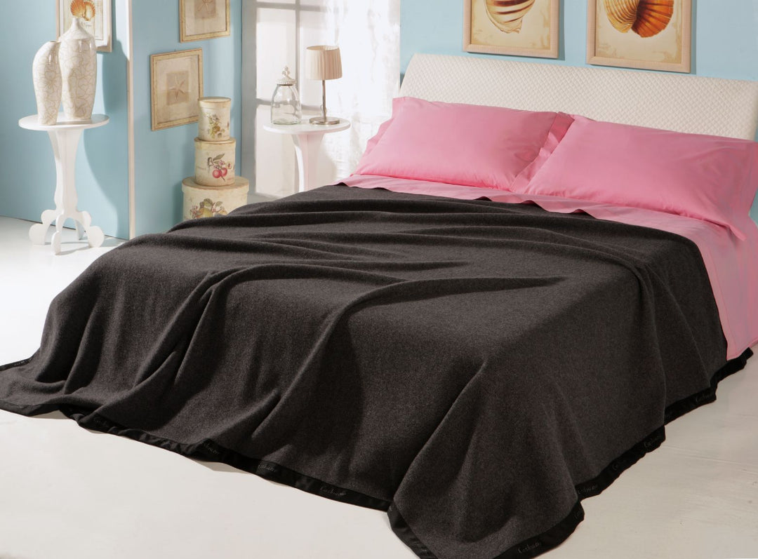 Coperte in puro Cashmere Made in Italy: perché preferirle a quelle sintetiche