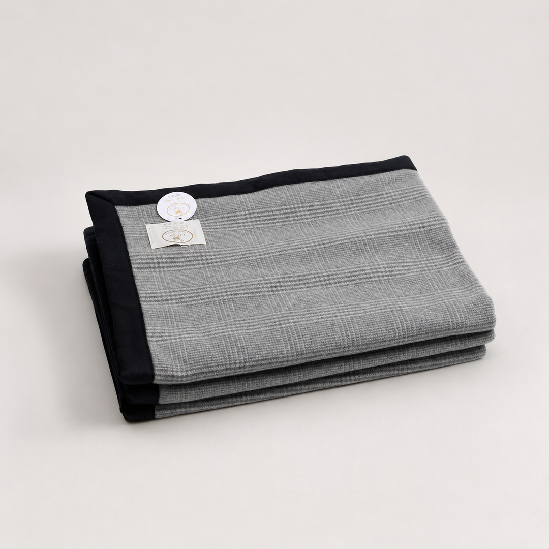Coperta leggera di cashmere principe di galles grigio con bordo nero