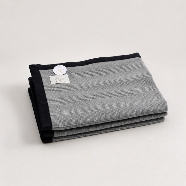 Coperta leggera di cashmere principe di galles grigio con bordo nero