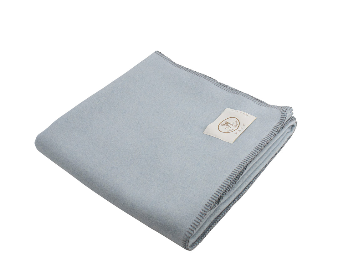 coperta di lana azzurra per lettino