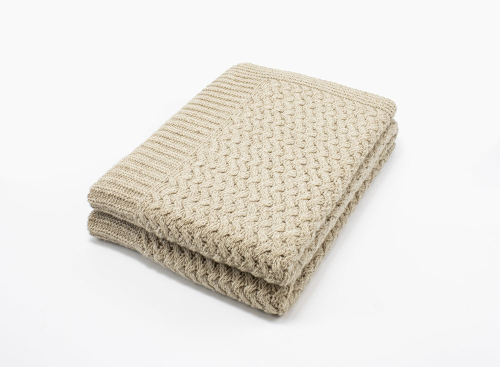 Plaid FLORENCE Cashmere e Lana Beige - Blu scuro - CO.BI piegato beige lavorato a maglia coperta cavo 255 € CoBi