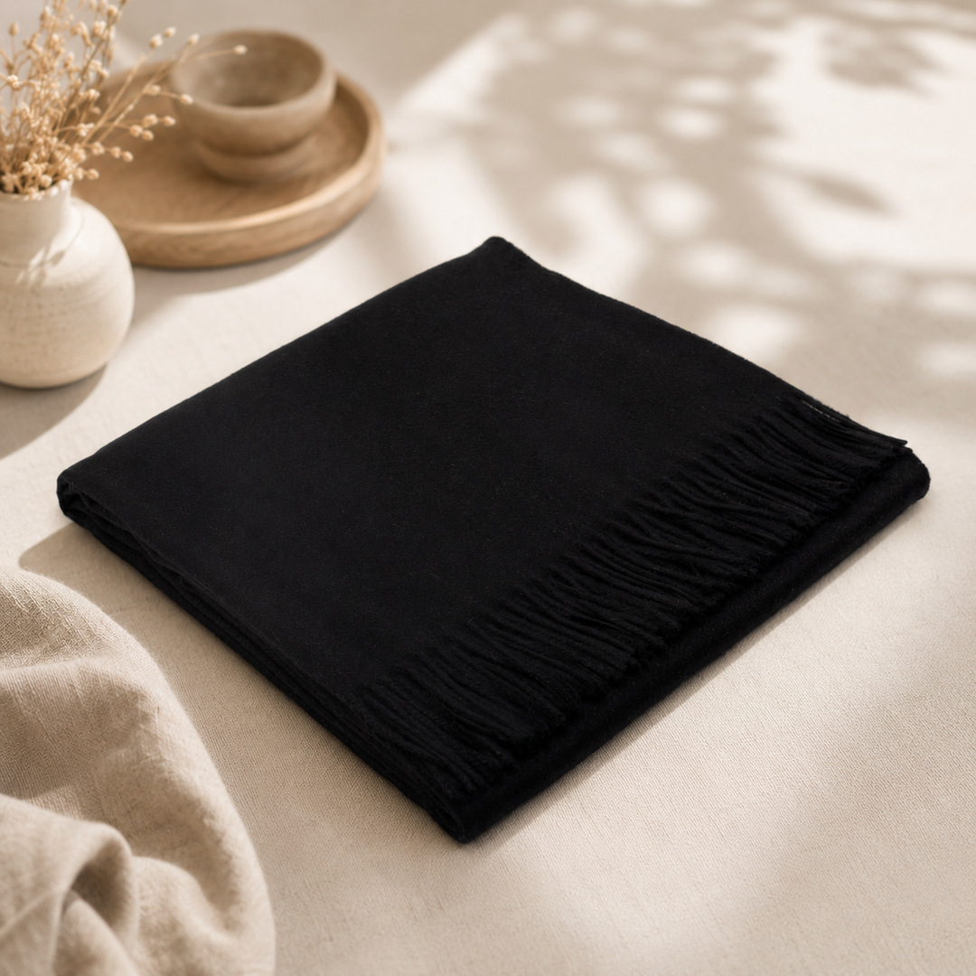 Plaid extralarge di cashmere con frange colore nero