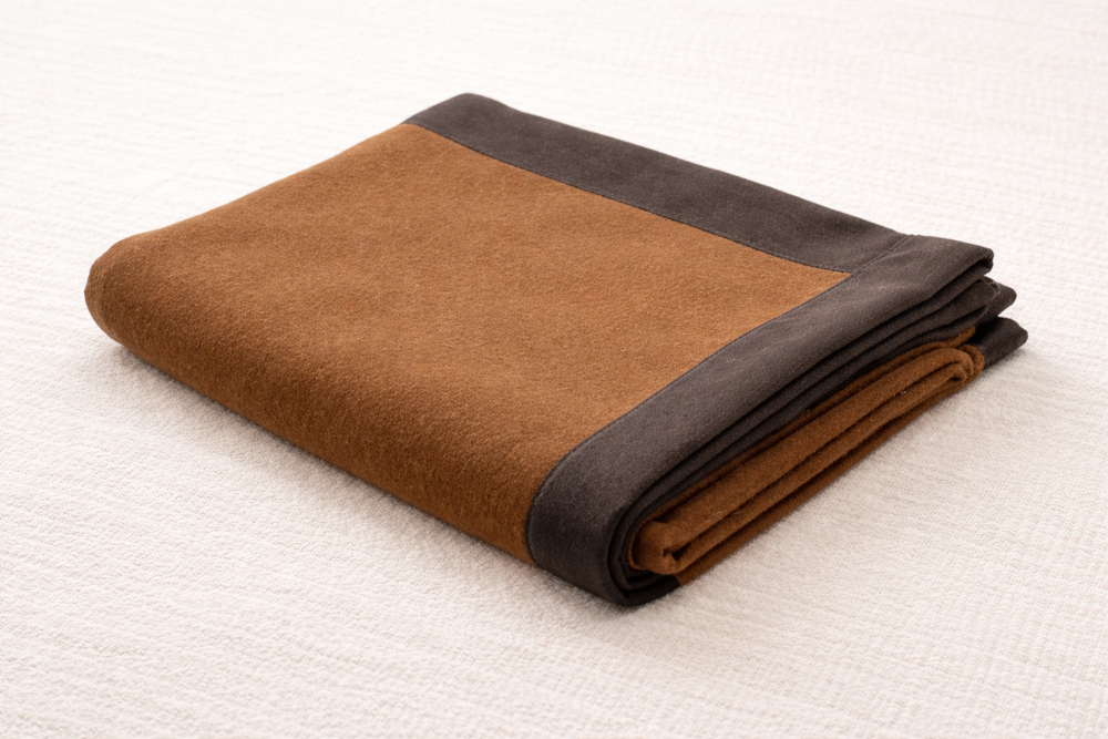 Coperta per lettino di lana color cammello bordo marrone