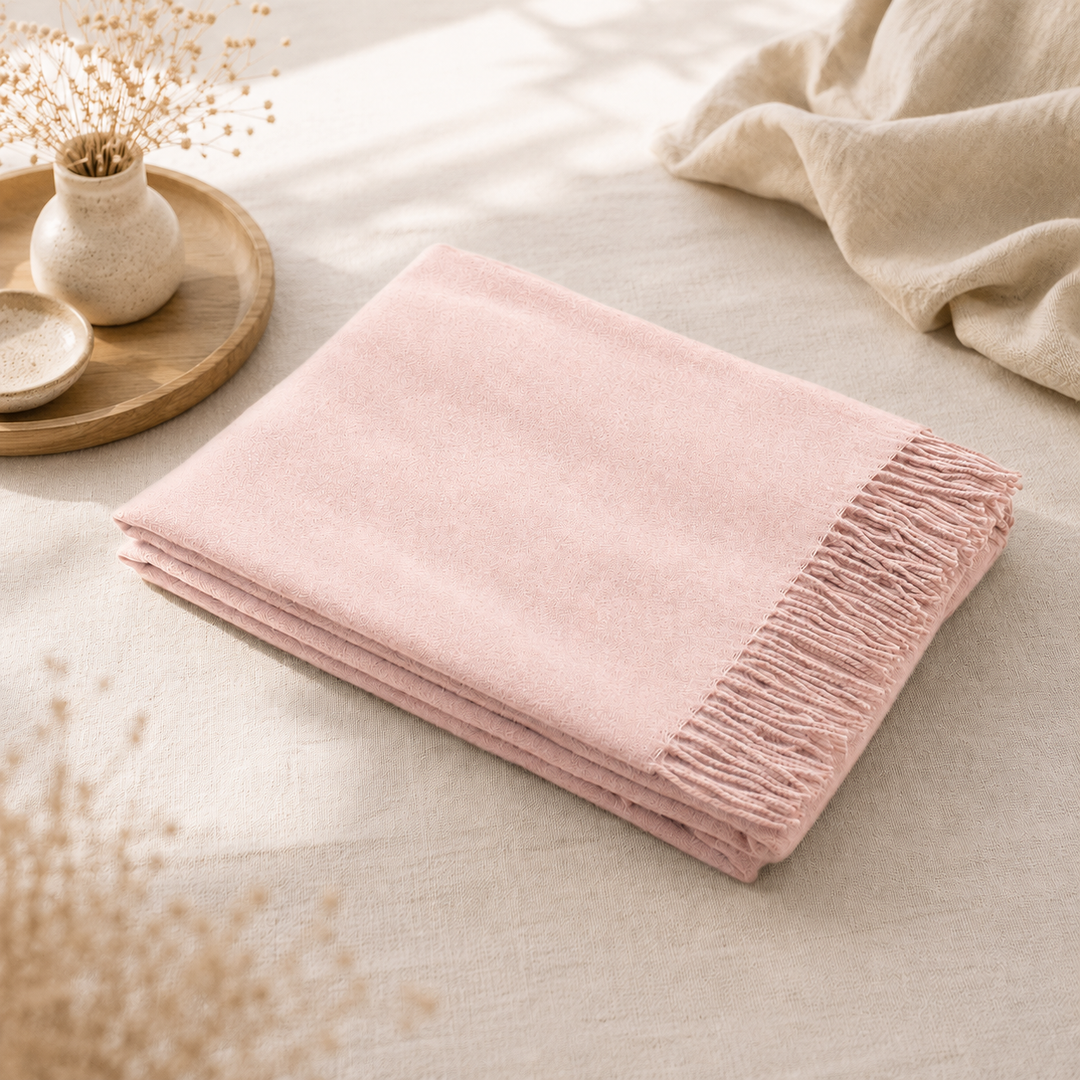 Plaid di lana e cashmere rosa con frange
