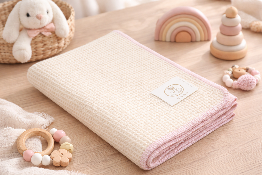 Coperta leggera di lana a nido d'ape bianca con bordo rosa