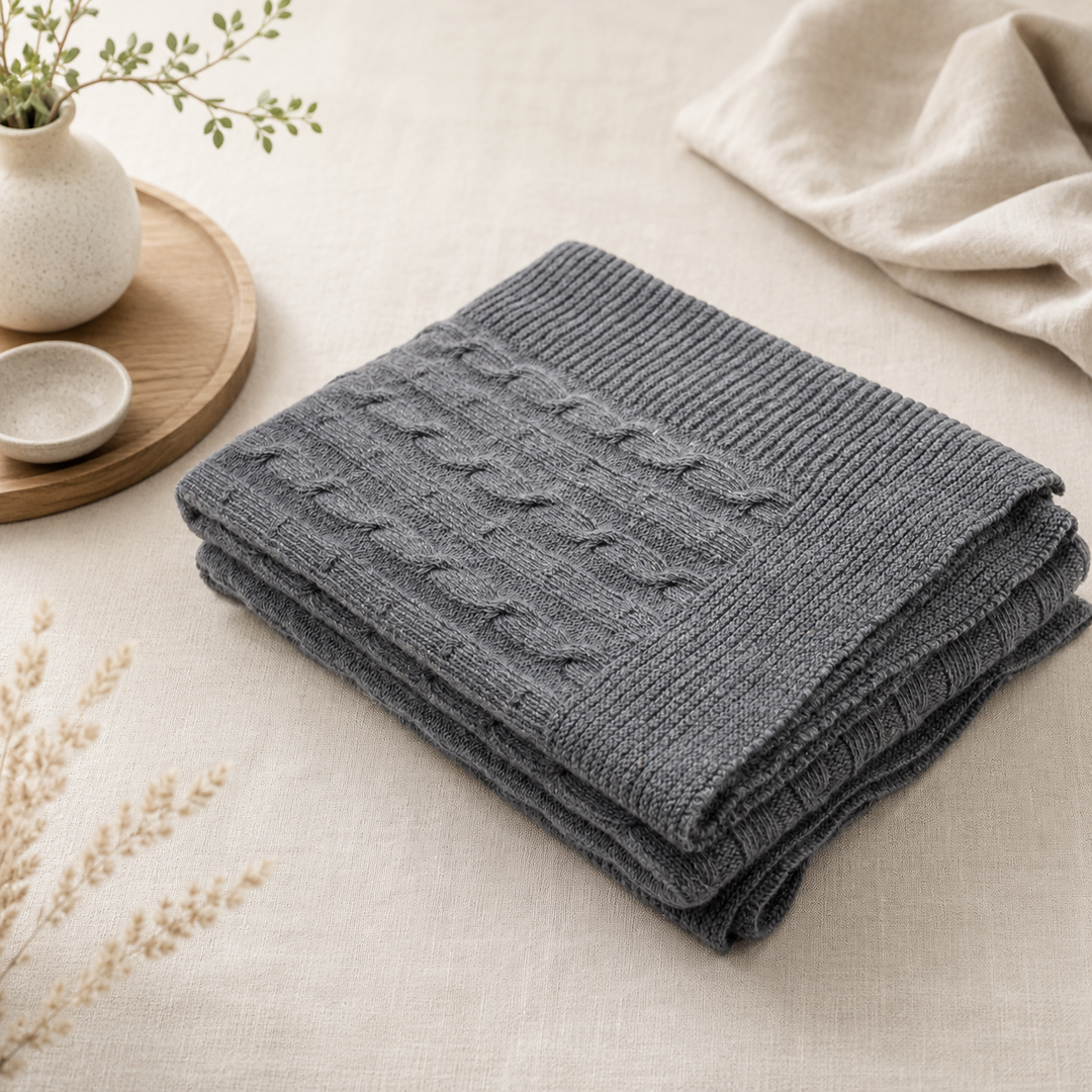 Plaid di cashmere e lana in maglia con lavorazione a treccia
