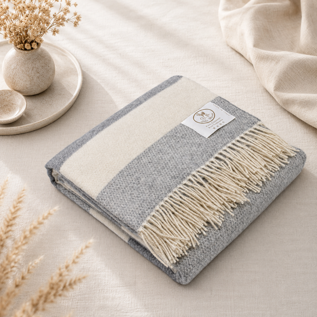 Plaid di cashmere a righe larghe greggio e bianco naturale