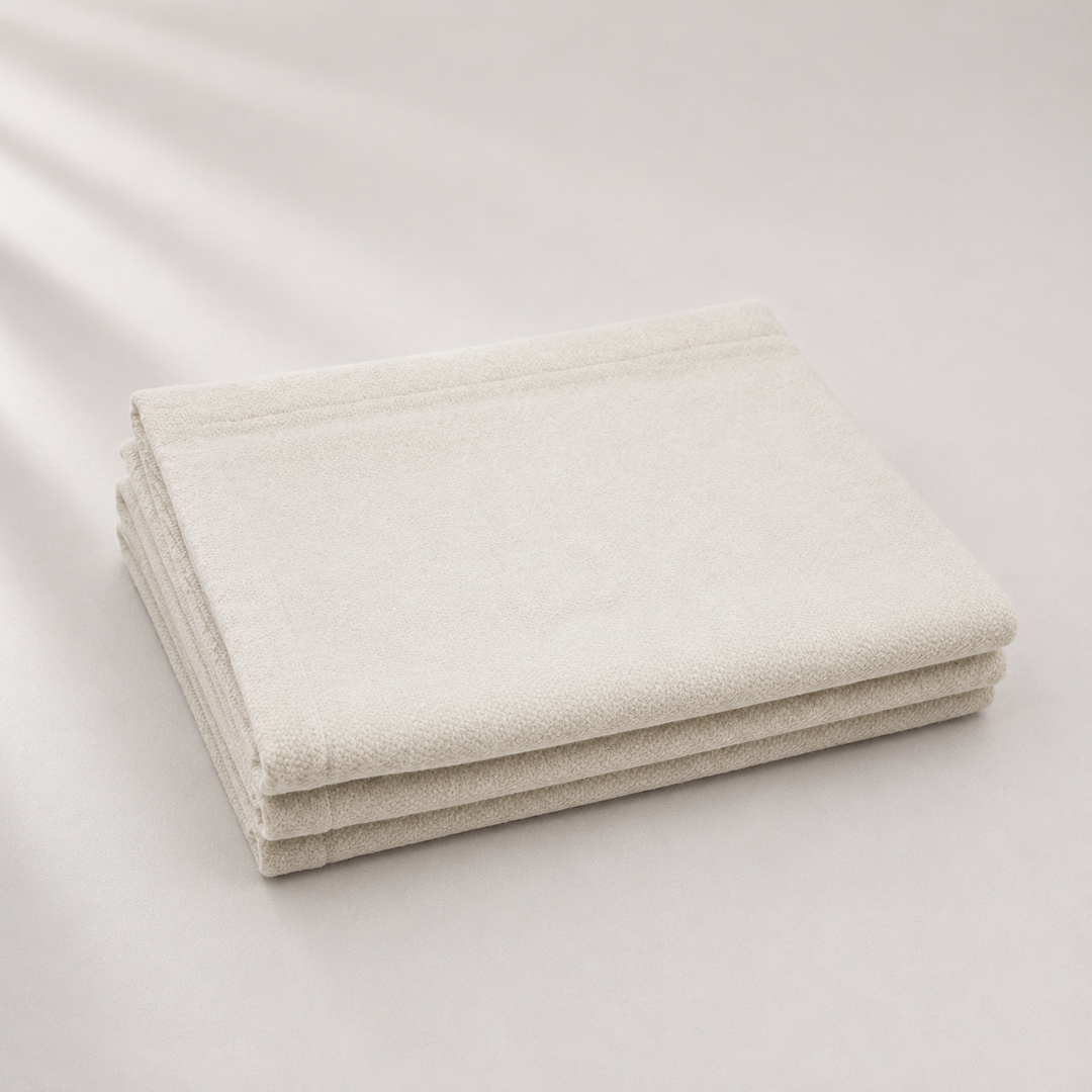 Coperta di lana e lino leggera colore greggio melange e bordo risvoltato