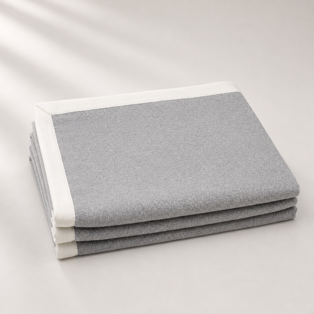 Coperta di lana colore grigio