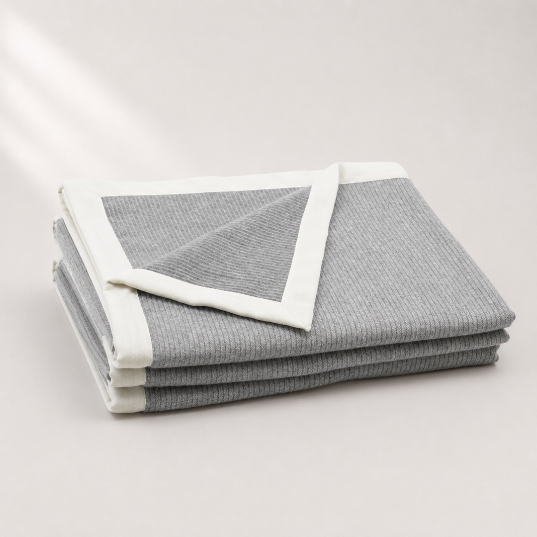Coperta leggera a righe di colore grigio di lana e cashmere