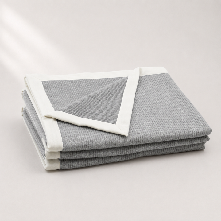 Coperta leggera a righe di colore grigio di lana e cashmere