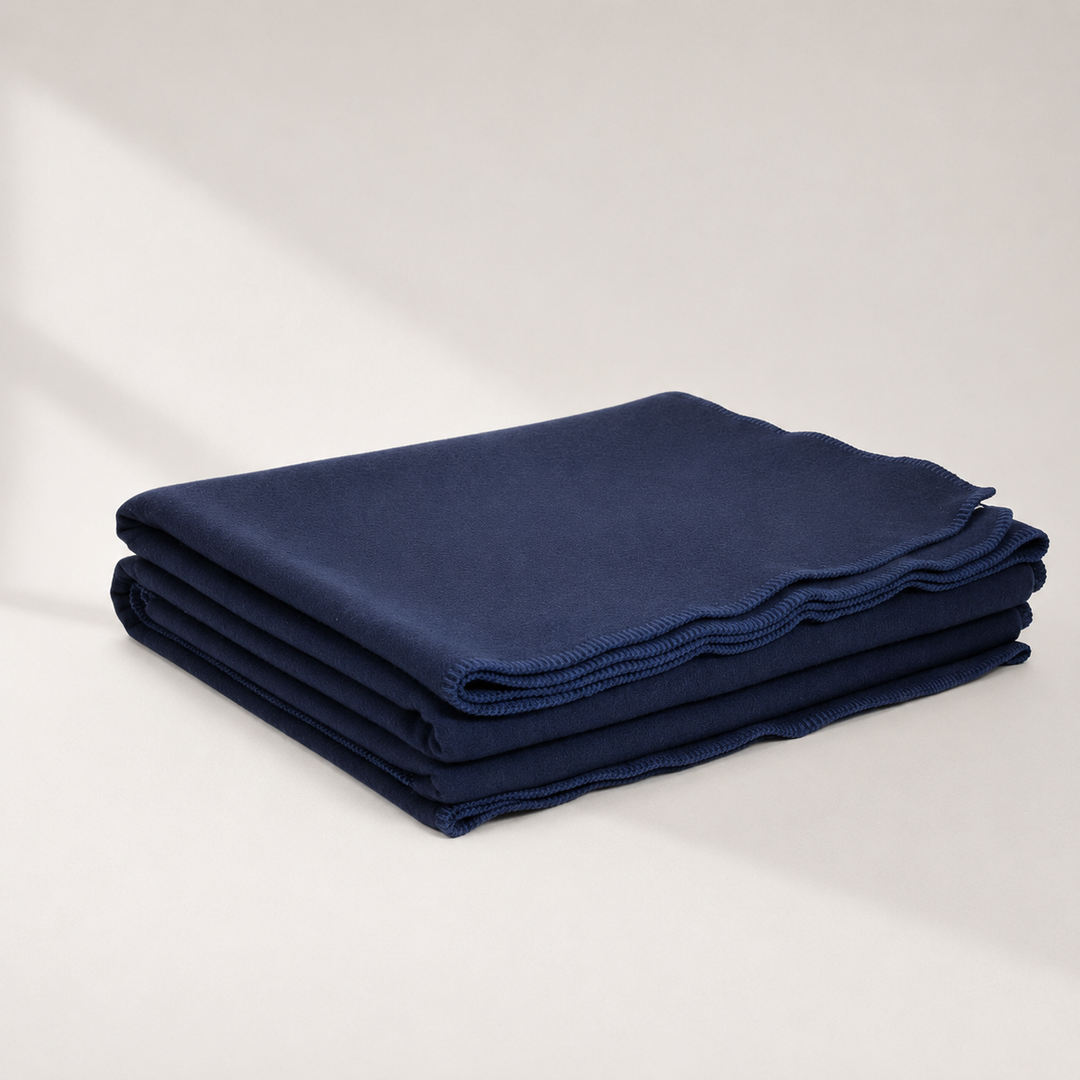 Coperta di lana invernale blu scuro con bordo punto cavallo blu