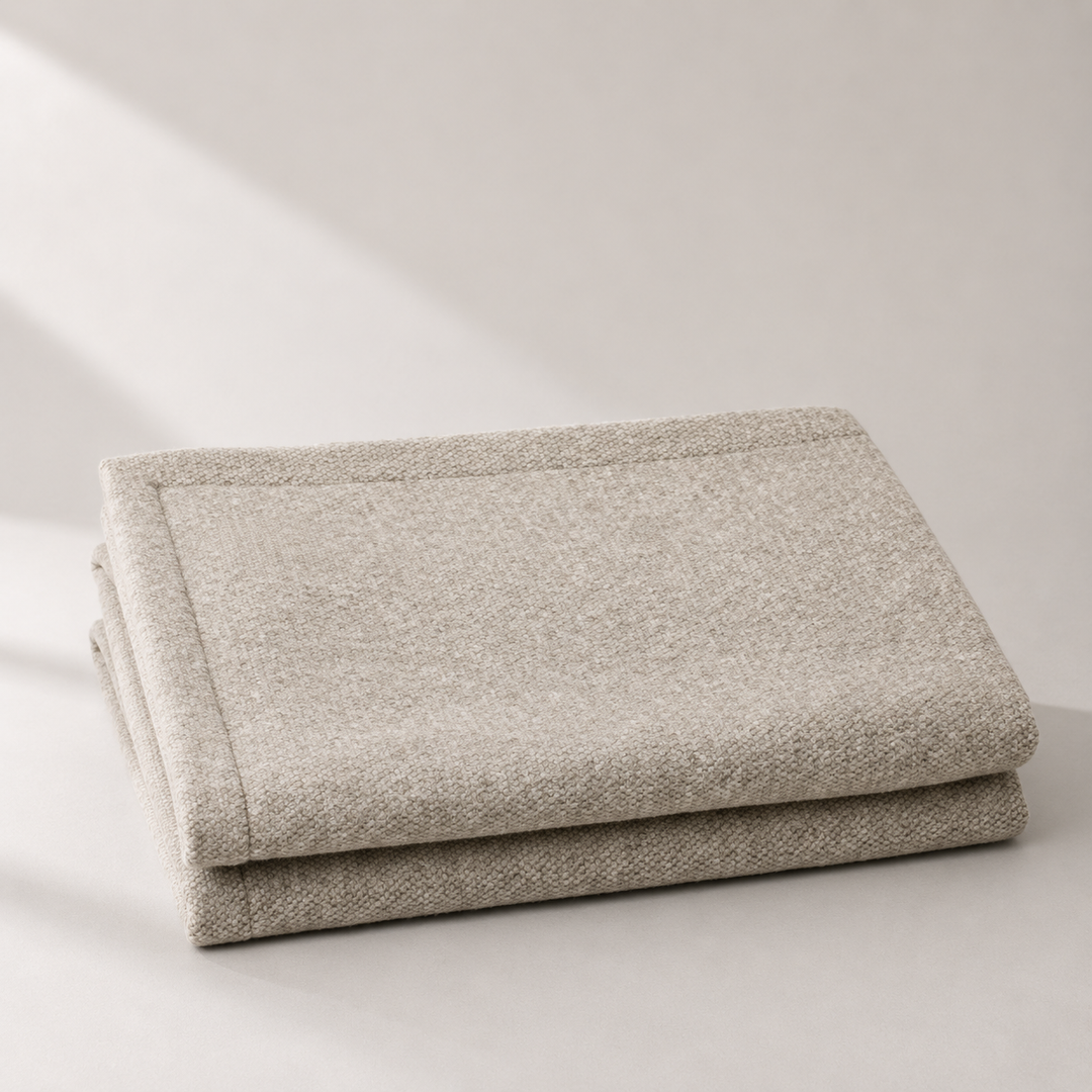 Coperta color cappuccino di lana e cashmere con bordo ripiegato