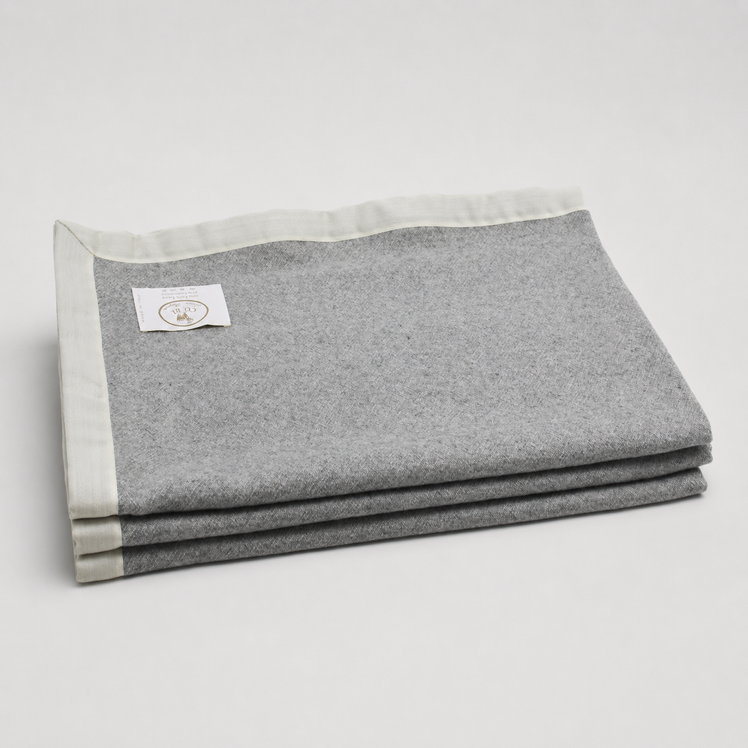 Lightweight Cashmere and Wool  FIOCCO Blanket