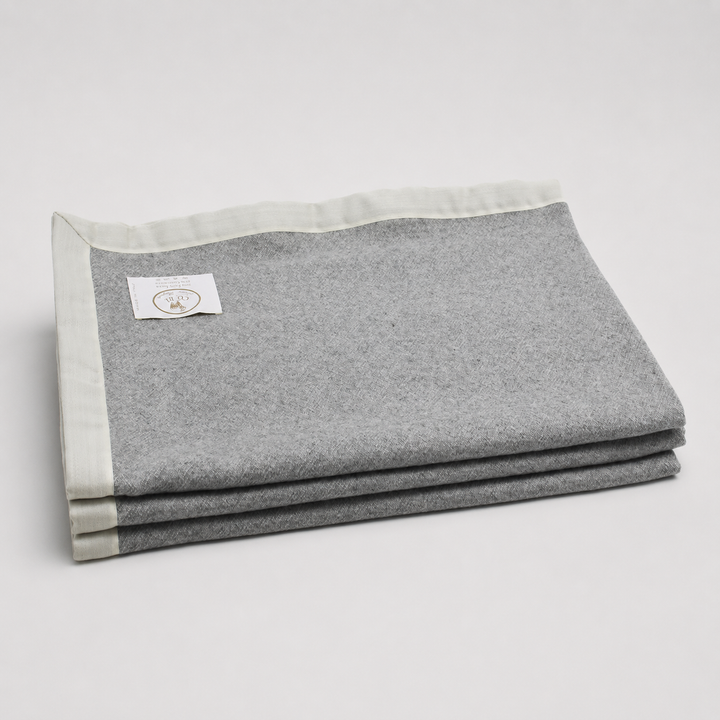 Lightweight Cashmere and Wool  FIOCCO Blanket