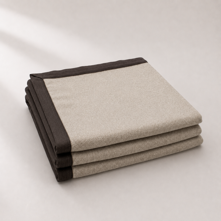 Coperta di cashmere e lana colore marrone con bordo marrone