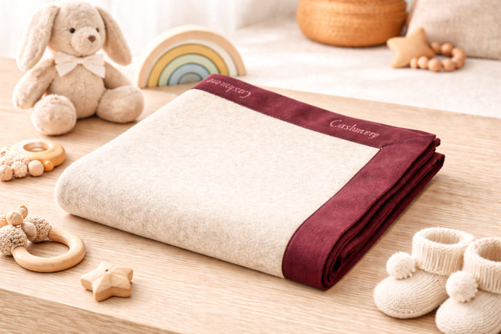 Coperta per culla puro cashmere beige con bordo bordeaux