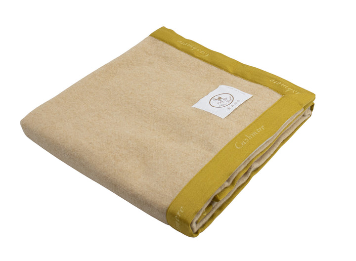coperta per lettino beige e bordo senape