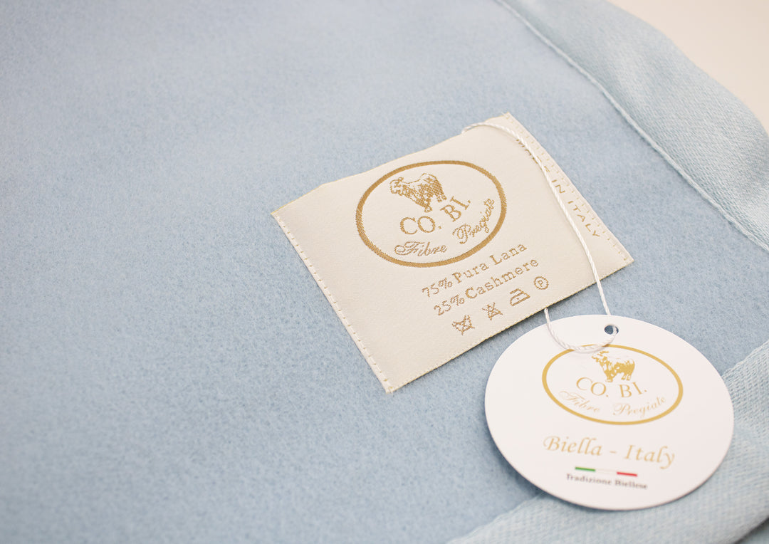 Particolare coperta azzurra invernale