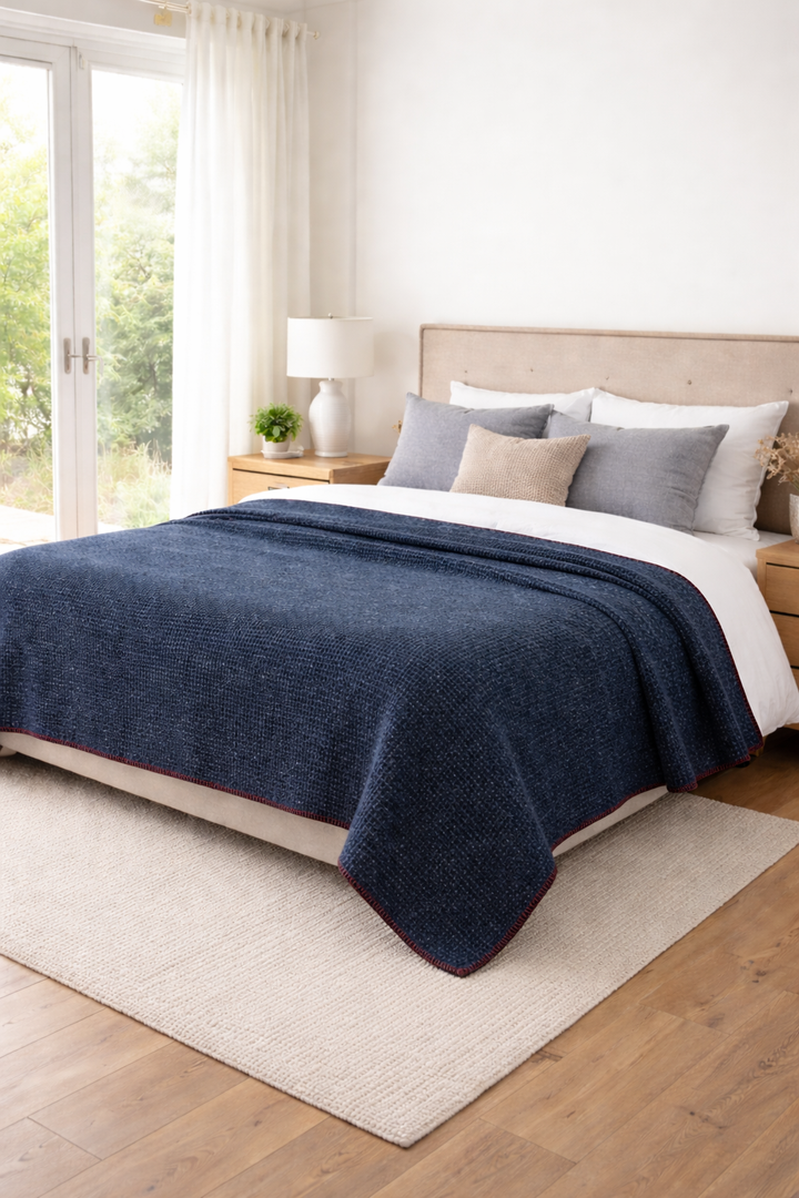 Coperta di lana e cashmere blu scuro a punto cavallo