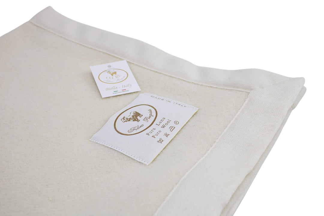 Coperta per culla di lana bianca
