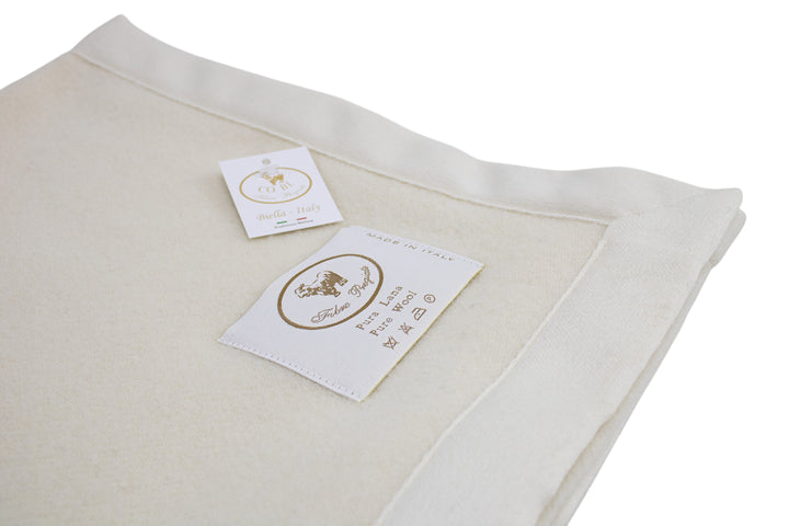 Coperta per culla di lana bianca