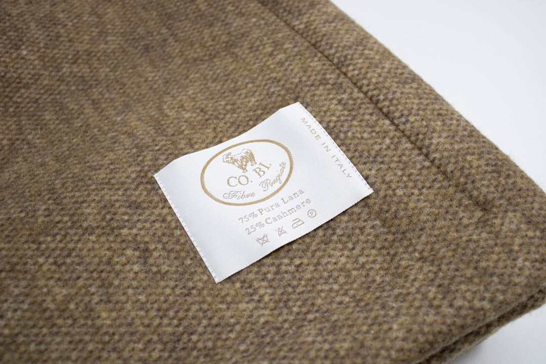 Particolare coperta color oro melange