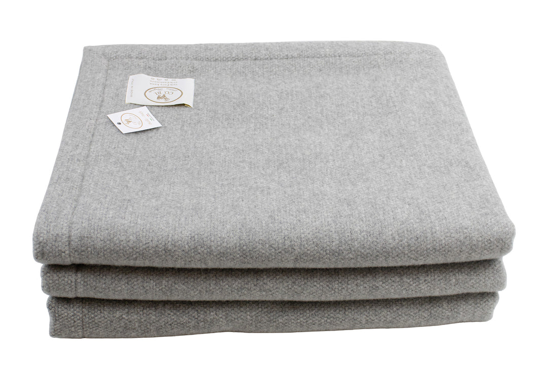 Coperta grigio chiaro di lana e cashmere