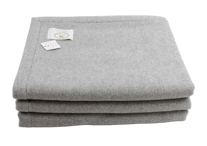 Coperta grigio chiaro di lana e cashmere