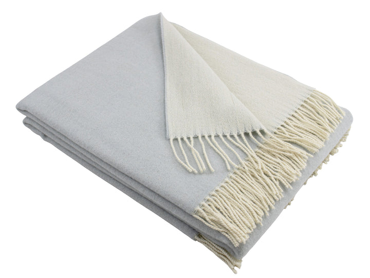 Plaid invernale di lana color ghiaccio e bianco naturale