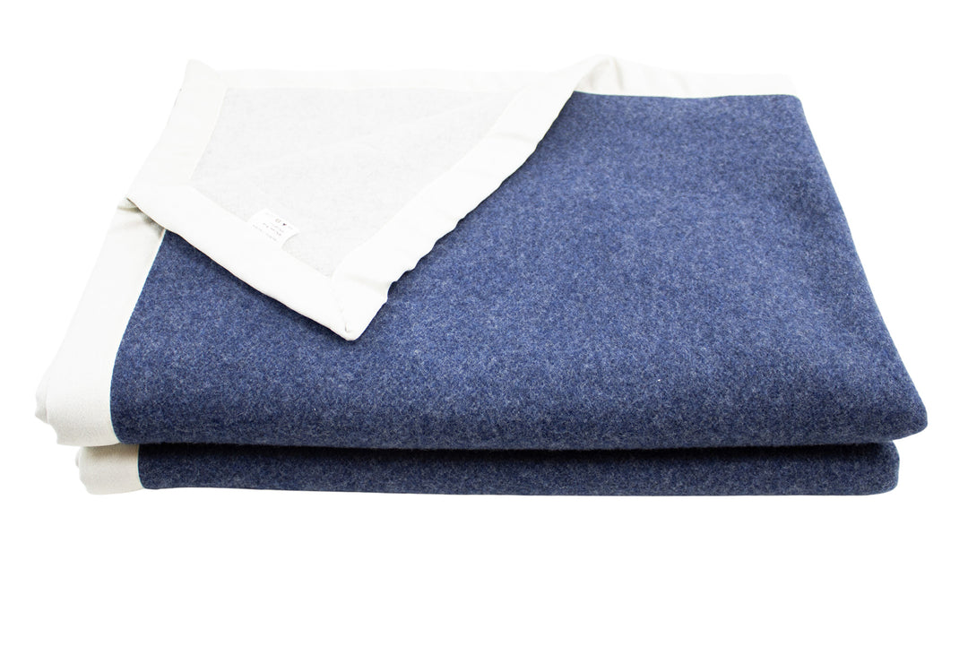 Coperta matrimoniale di lana merino blu e bianca