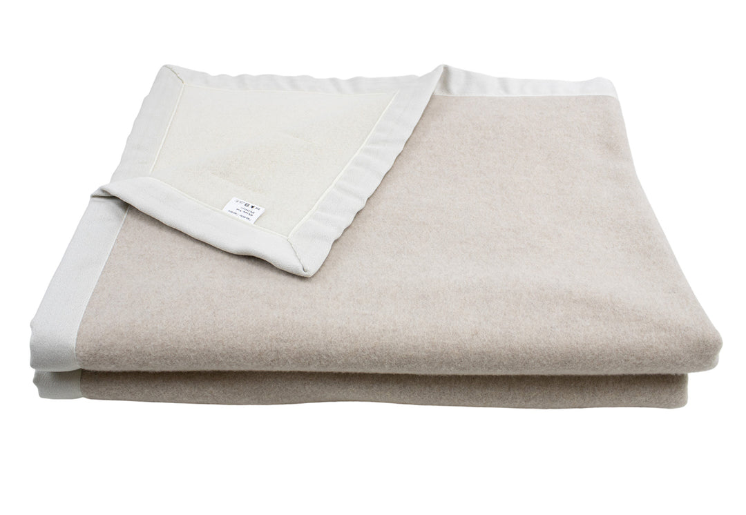 Coperta beige e bianca double face invernale