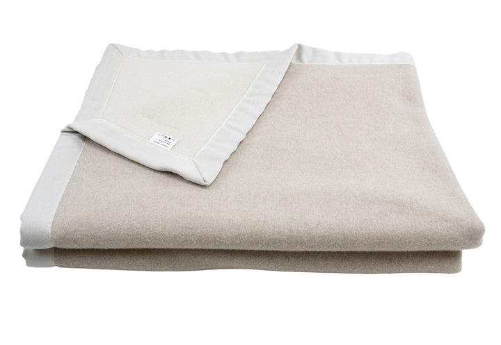 Coperta beige e bianca double face invernale
