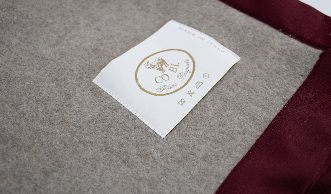 Particolare coperta di cashmere e lana