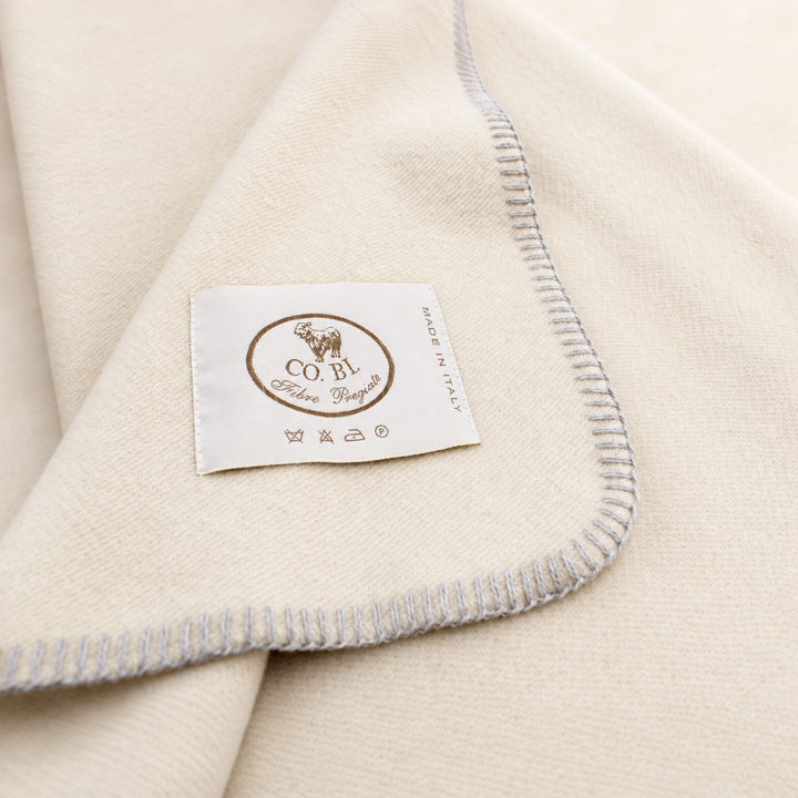 BUCANEVE Wool and Silk Throw with Whipstitch edge