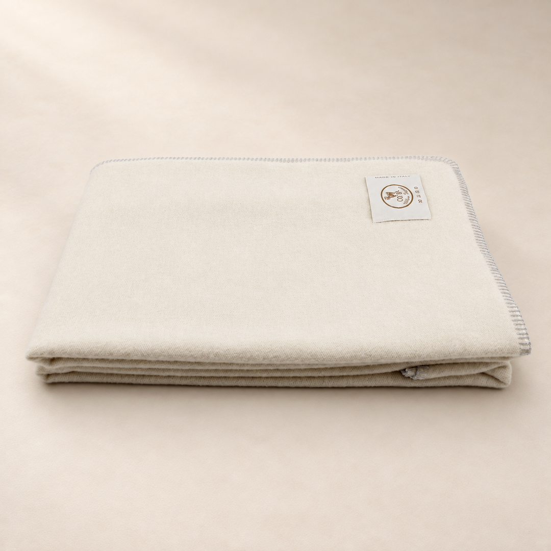 BUCANEVE Wool and Silk Throw with Whipstitch edge