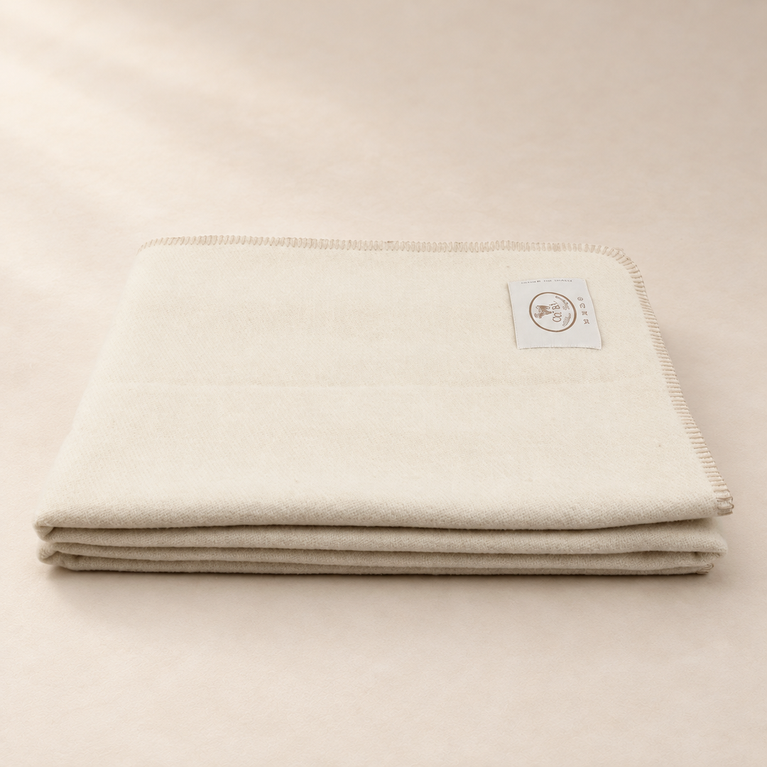 BUCANEVE Wool and Silk Throw with Whipstitch edge