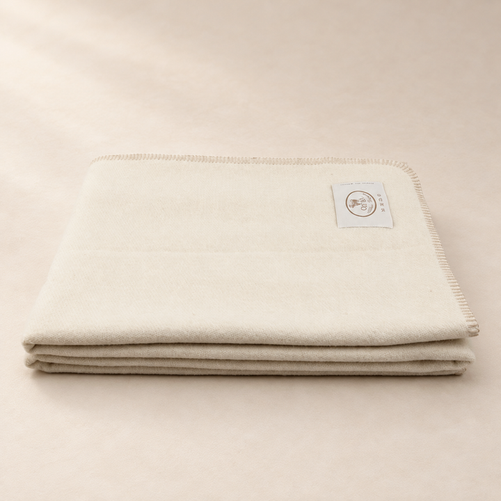 BUCANEVE Wool and Silk Throw with Whipstitch edge